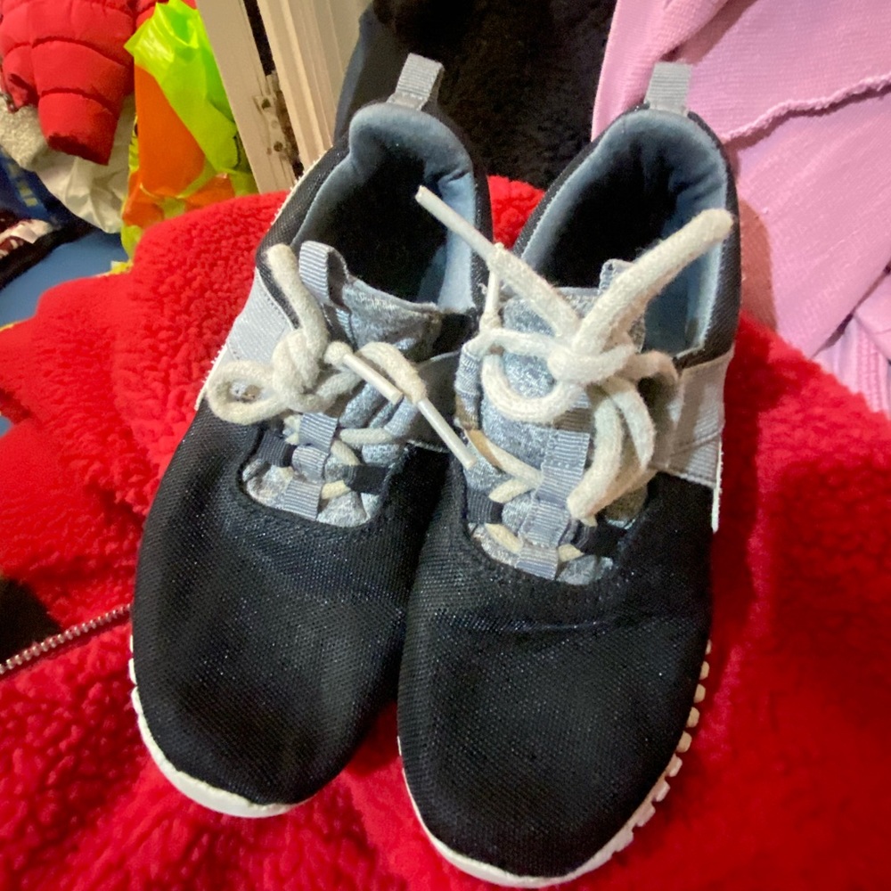 Boys sneakers